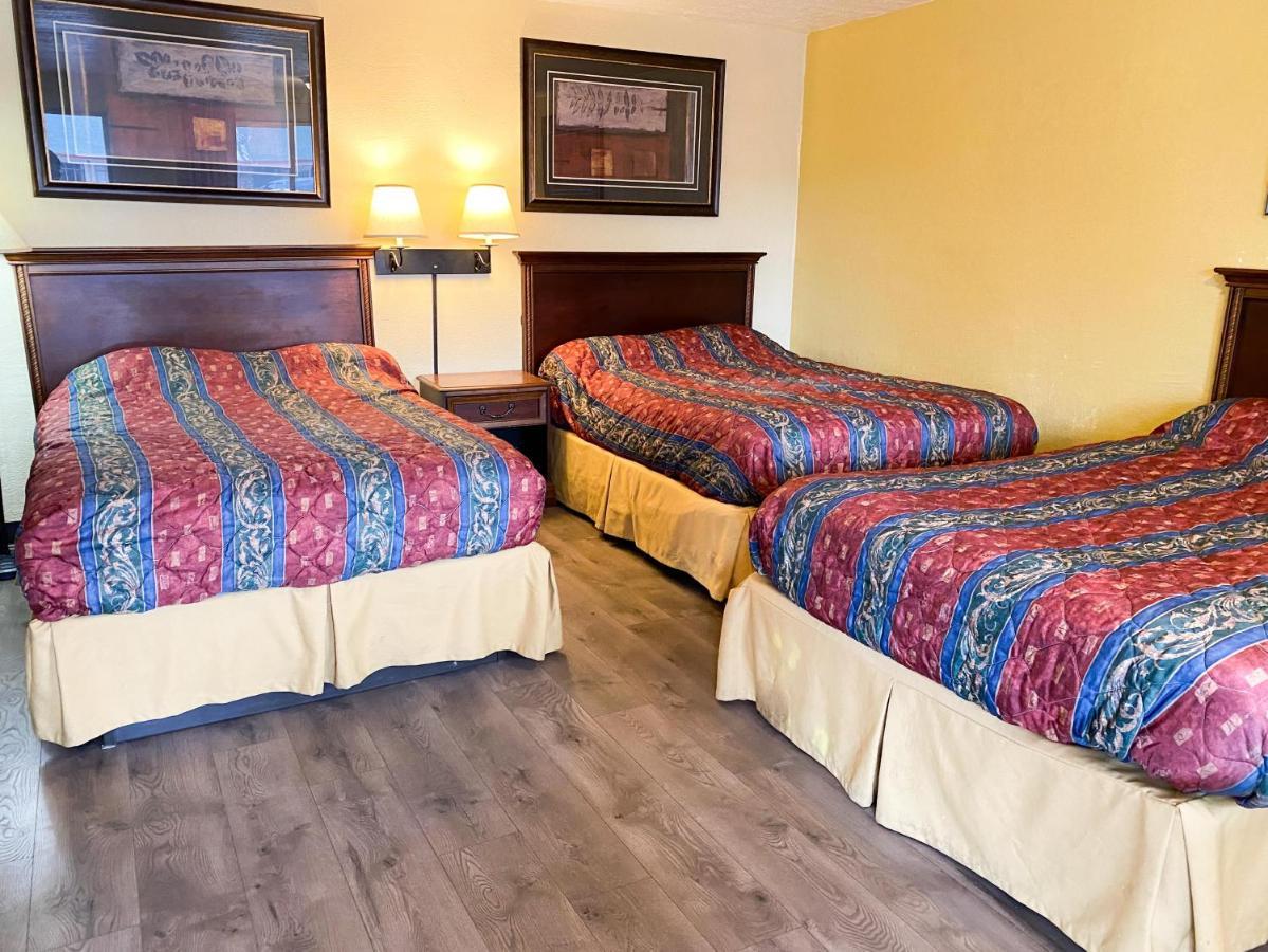 Guest Ranch Motel Cheyenne Bagian luar foto