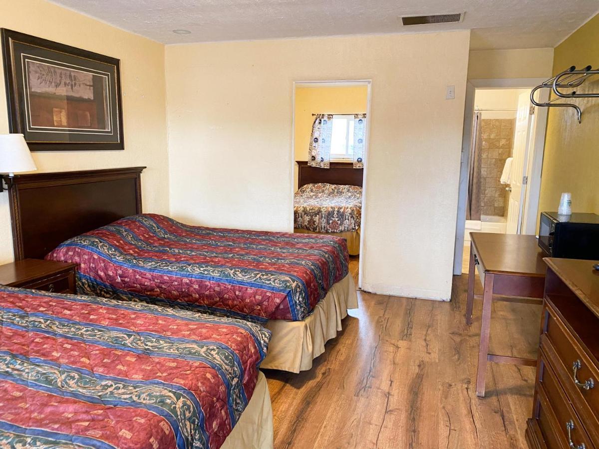 Guest Ranch Motel Cheyenne Bagian luar foto