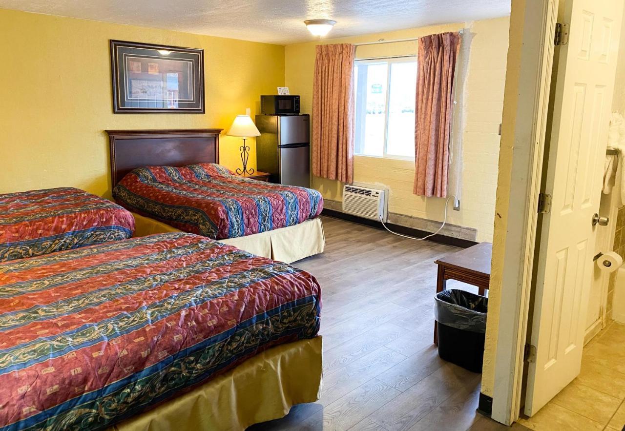 Guest Ranch Motel Cheyenne Bagian luar foto